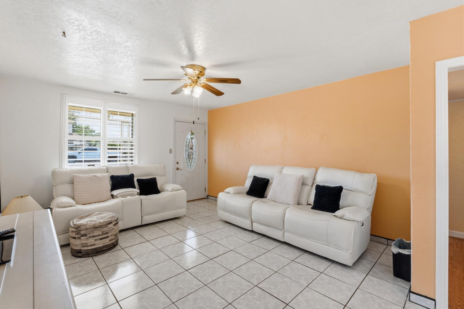 295 E Durian Ave, Coalinga, CA 93210