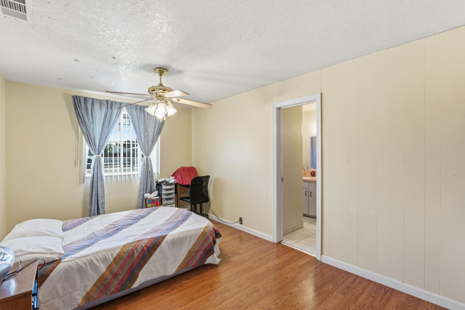295 E Durian Ave, Coalinga, CA 93210