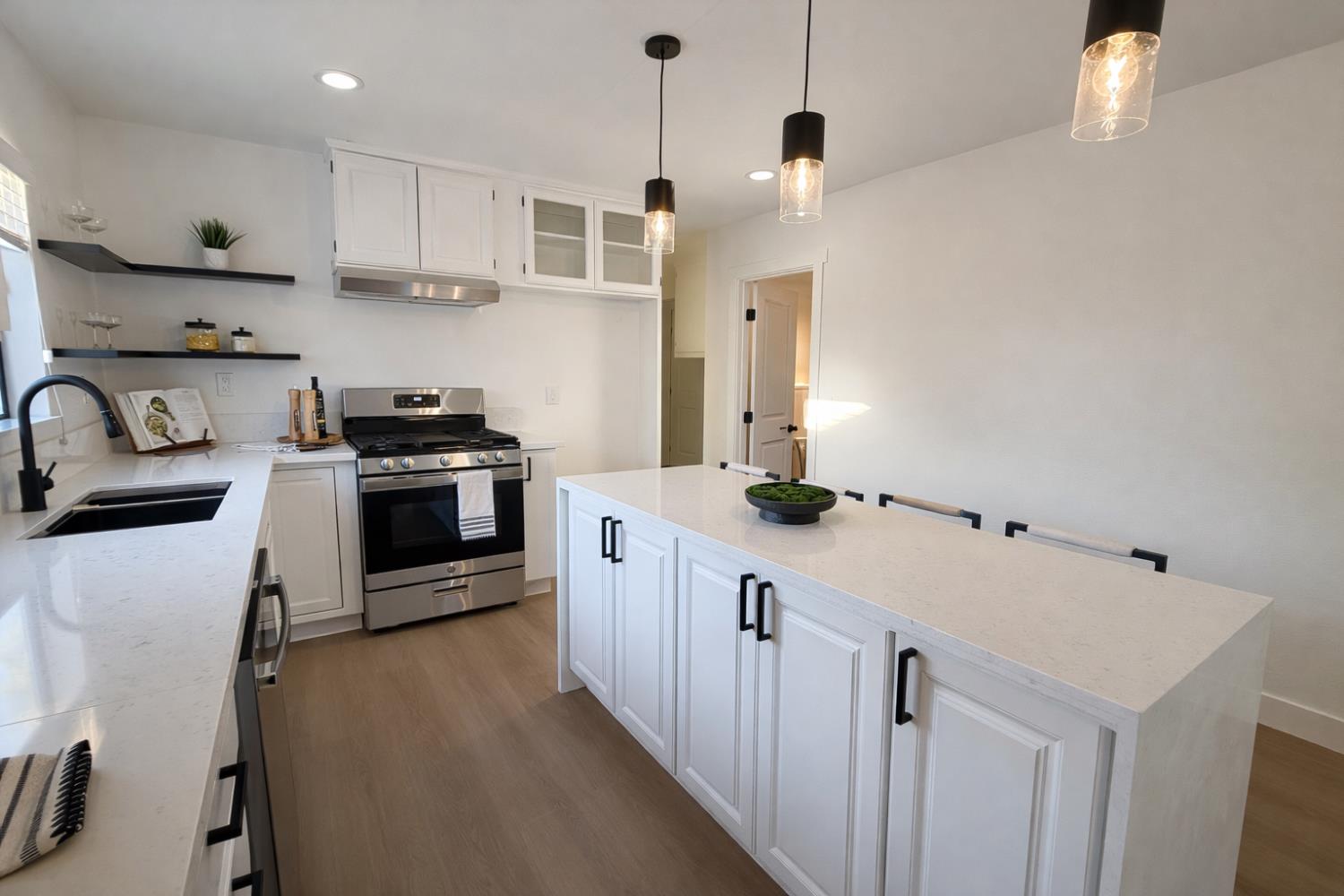 819 Julian St, Turlock, CA 95380