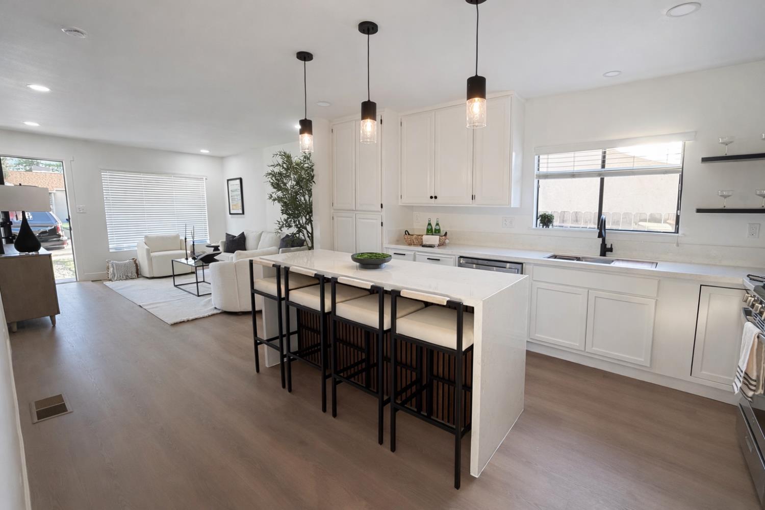 819 Julian St, Turlock, CA 95380