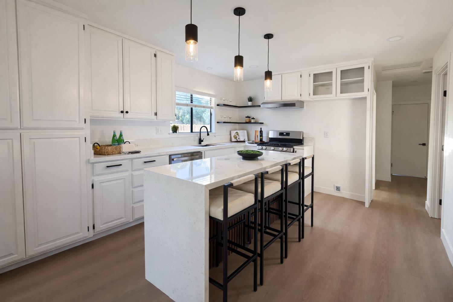 819 Julian St, Turlock, CA 95380