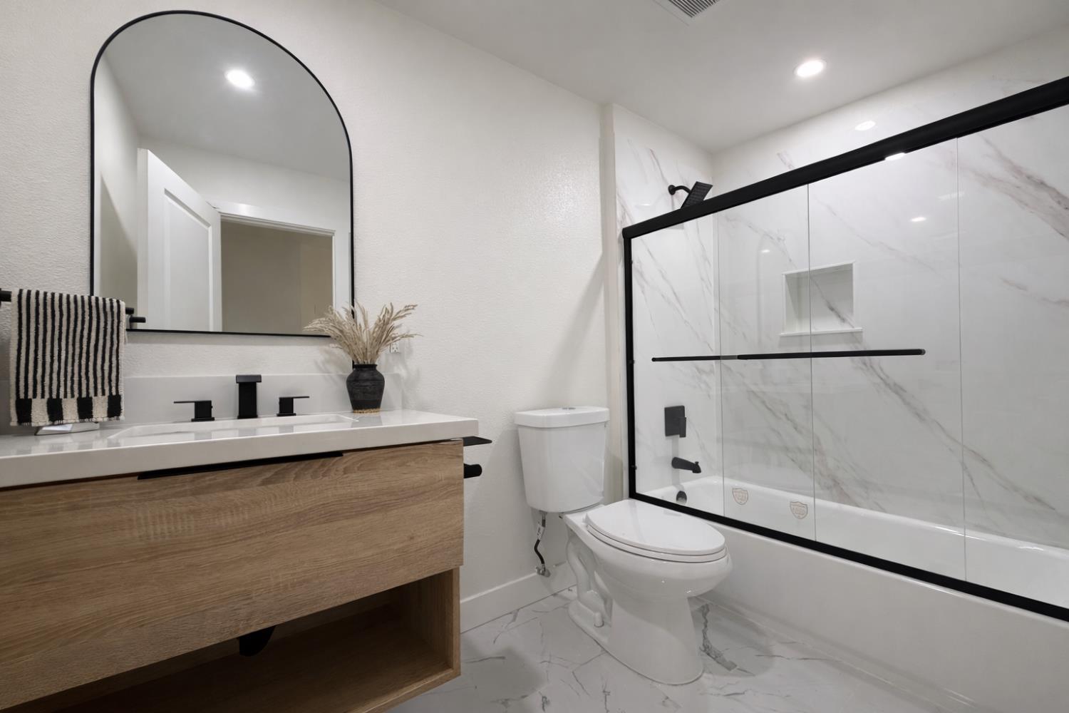 819 Julian St, Turlock, CA 95380