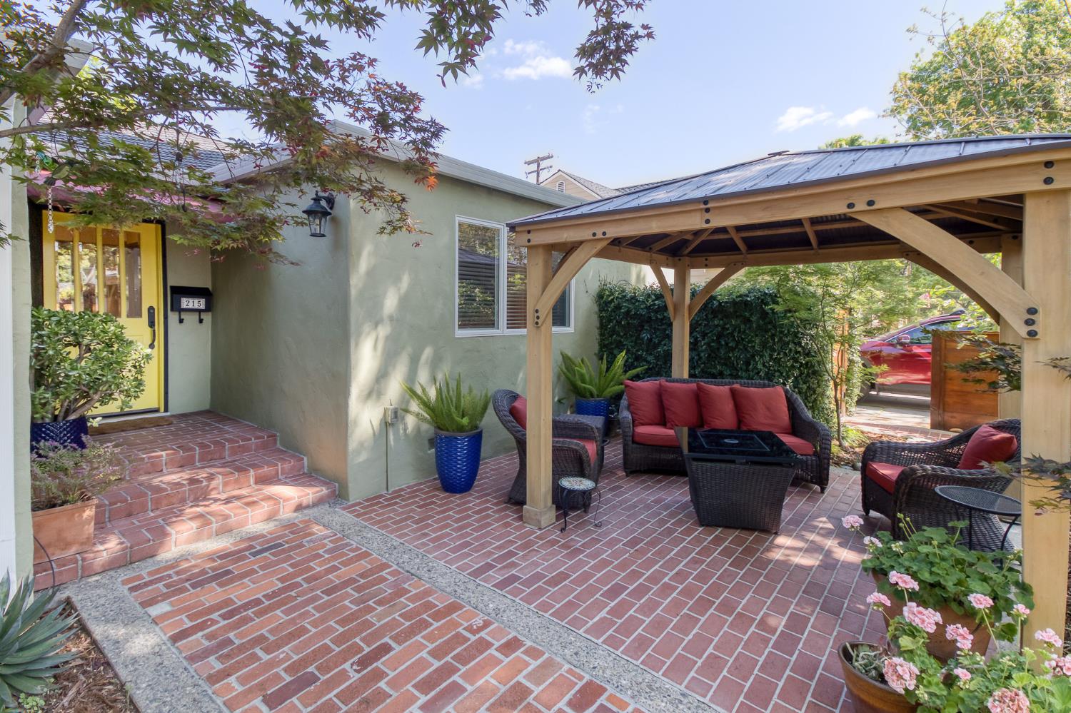 215 Helen Ave, Modesto, CA 95354