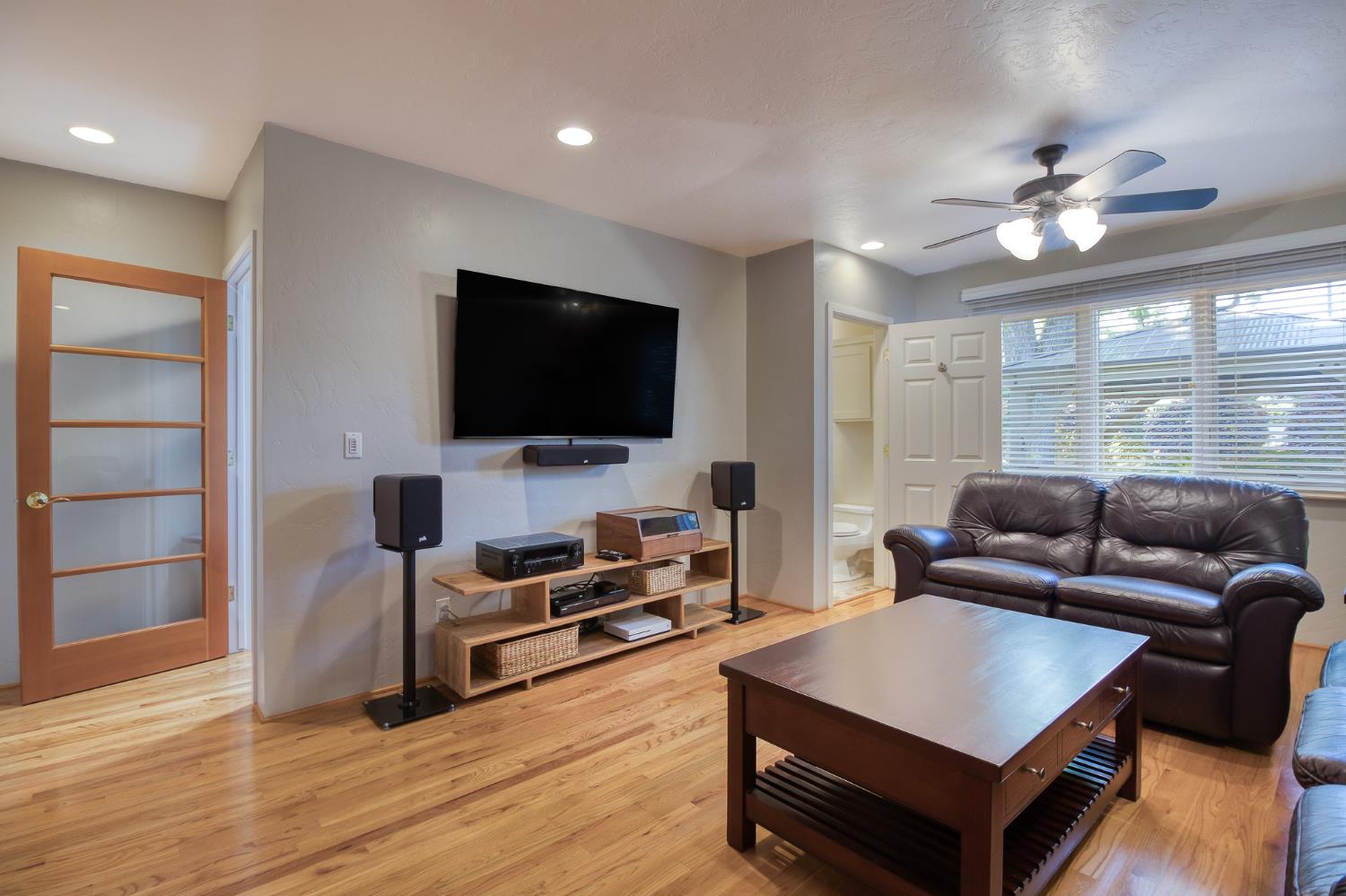 215 Helen Ave, Modesto, CA 95354