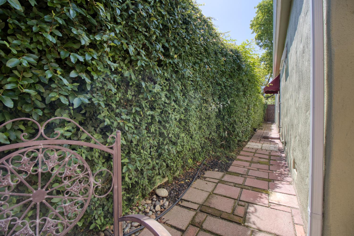 215 Helen Ave, Modesto, CA 95354