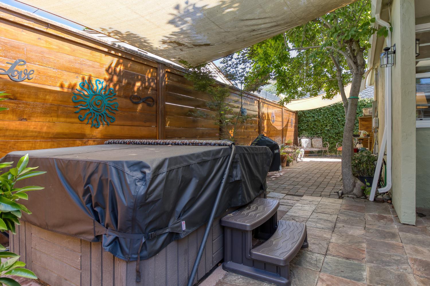 215 Helen Ave, Modesto, CA 95354