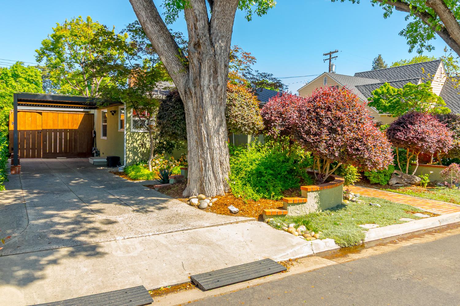 215 Helen Ave, Modesto, CA 95354