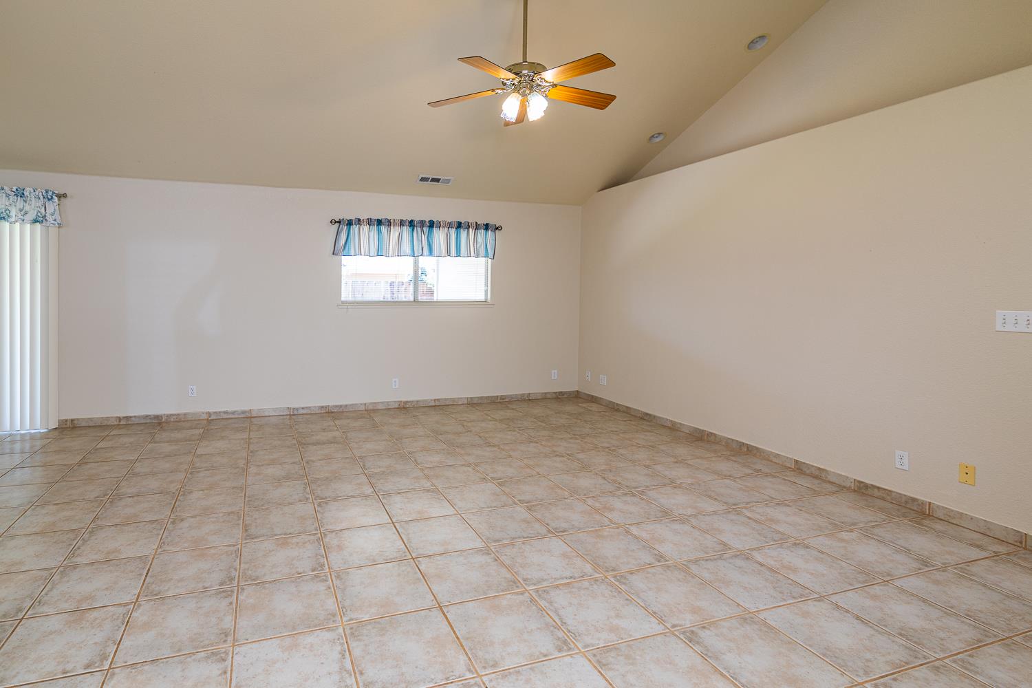 13500 Welch St, Waterford, CA 95386