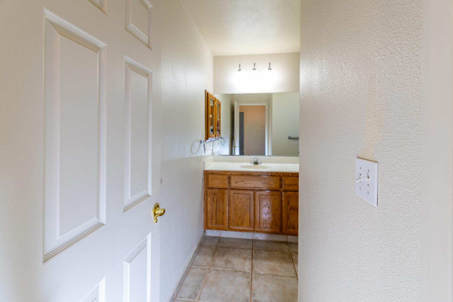 13500 Welch St, Waterford, CA 95386