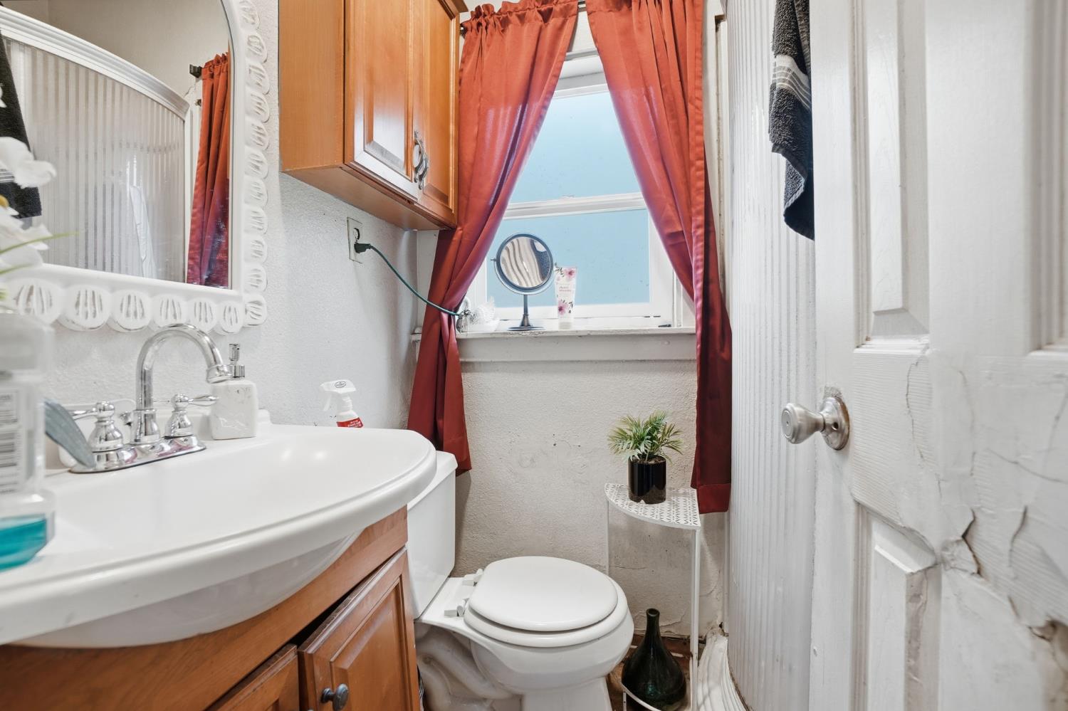 1107 7th St, Modesto, CA 95354