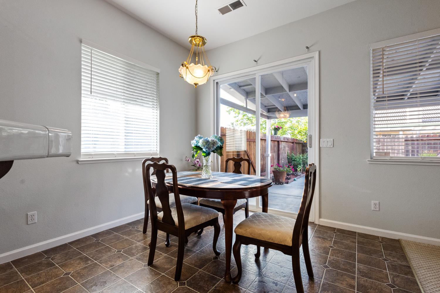 1413 Villette Ct, Modesto, CA 95356