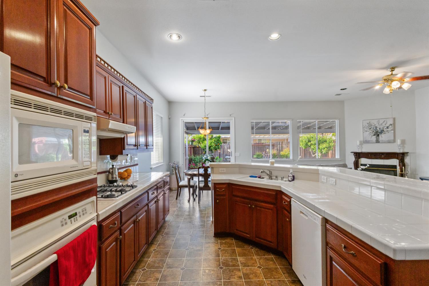 1413 Villette Ct, Modesto, CA 95356