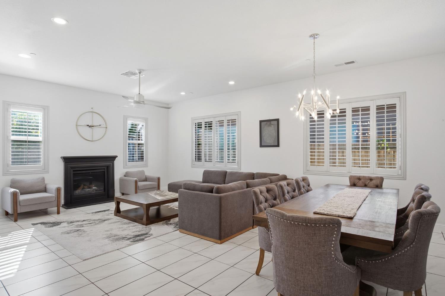 4474 Falcon Crest Way, Turlock, CA 95382