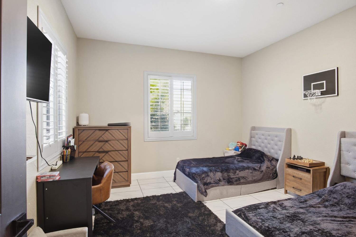 4474 Falcon Crest Way, Turlock, CA 95382