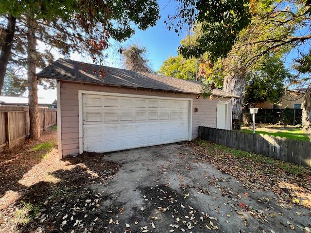 332 Hinkley Ave, Oakdale, CA 95361