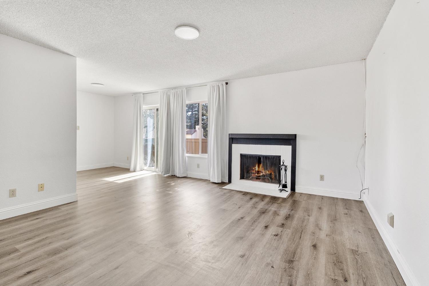 3701 Colonial Dr #164, Modesto, CA 95356