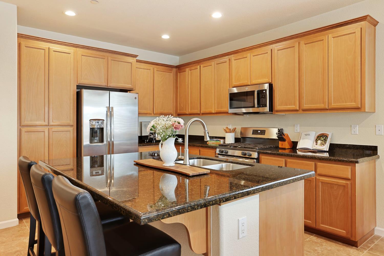 3828 Lookout Dr, Modesto, CA 95355