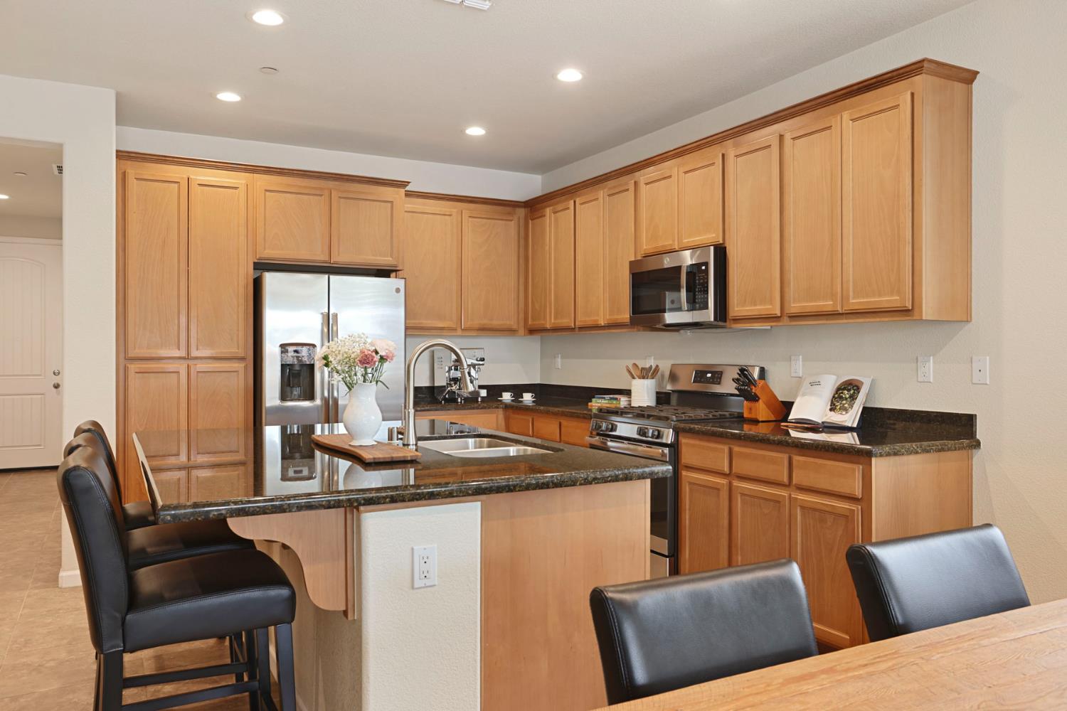 3828 Lookout Dr, Modesto, CA 95355