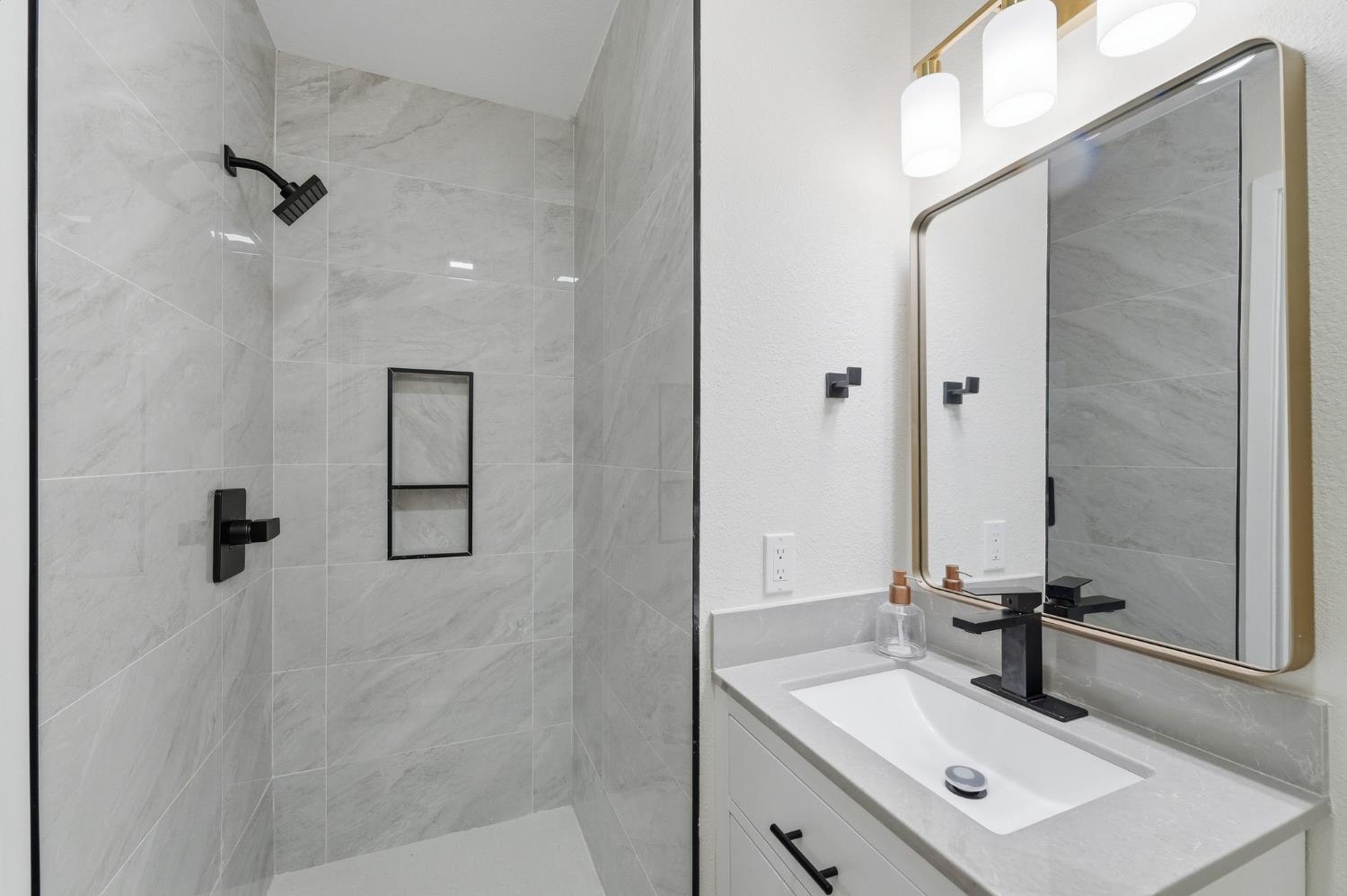 1117 Whitman Way, Modesto, CA 95351