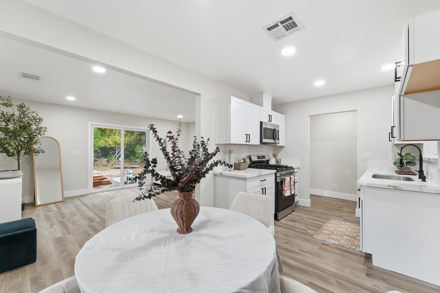 1117 Whitman Way, Modesto, CA 95351