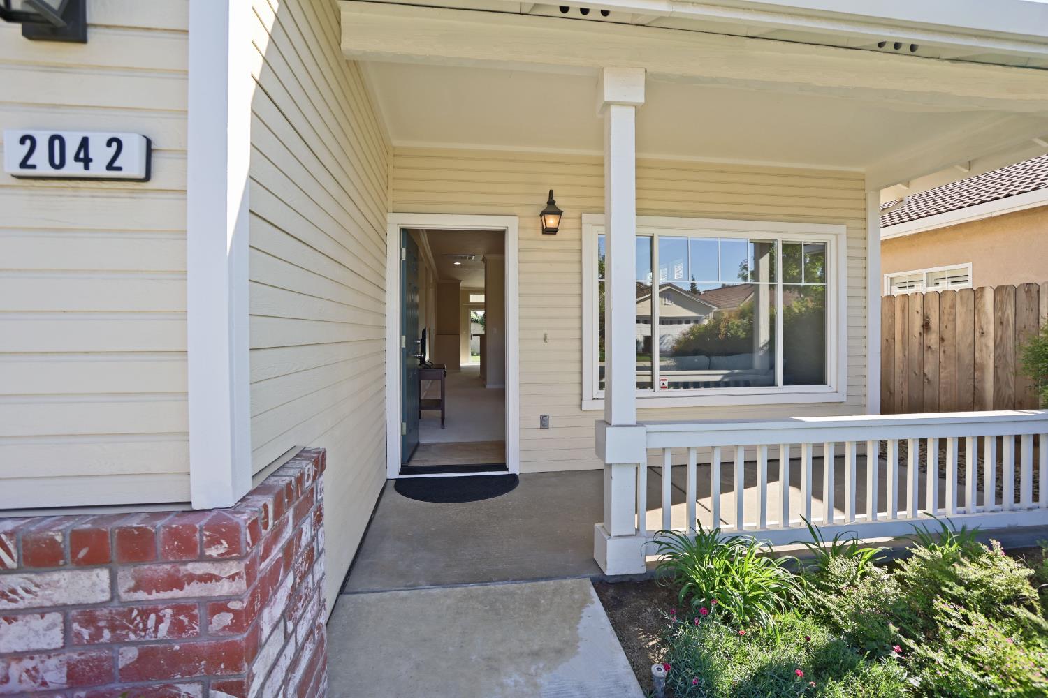 2042 Spring Blossom Ln, Turlock, CA 95382