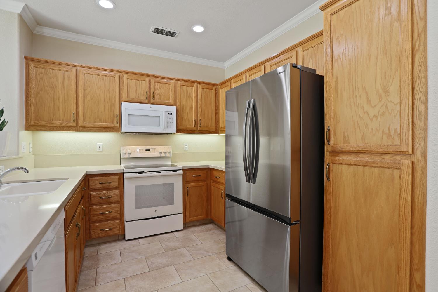 2042 Spring Blossom Ln, Turlock, CA 95382