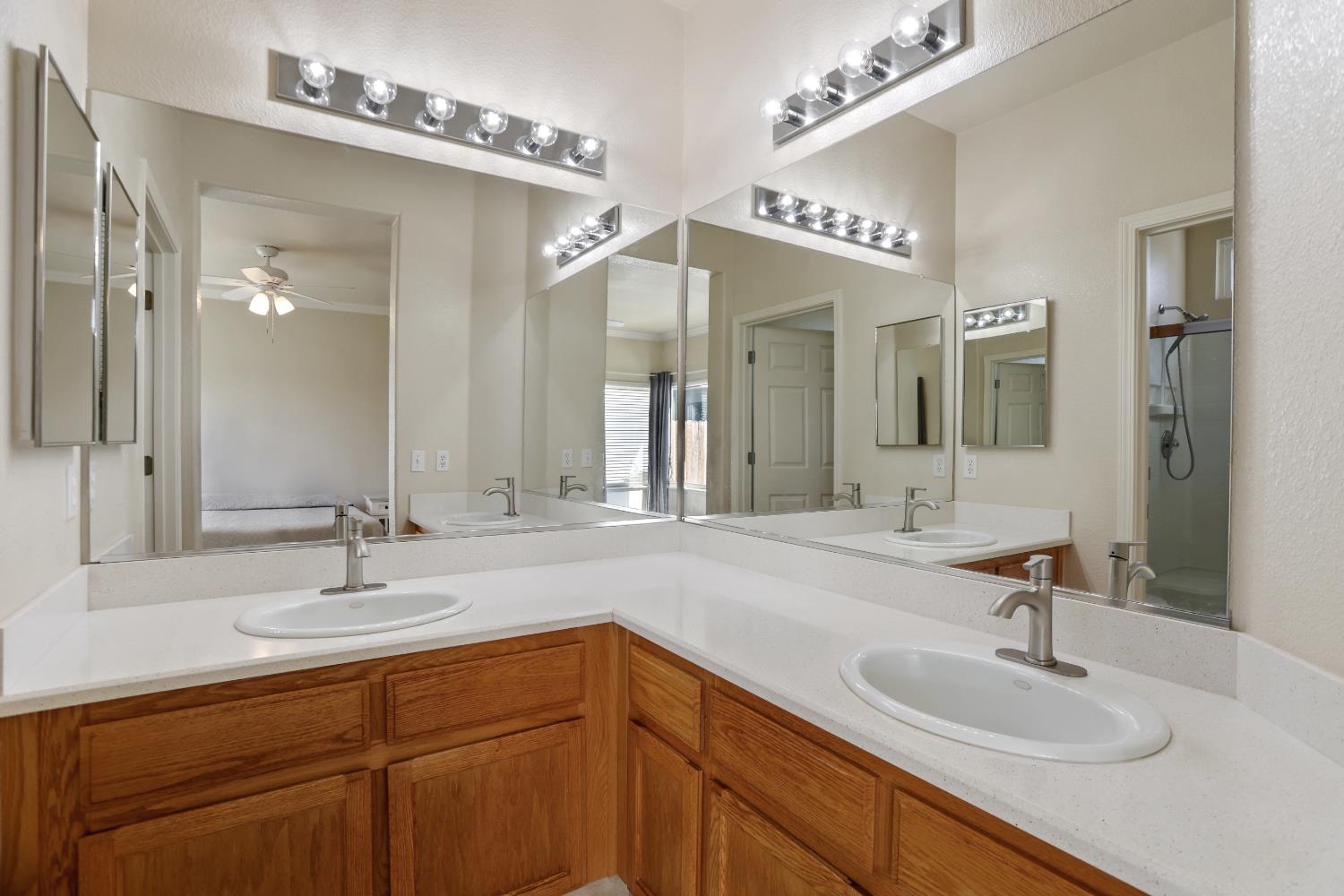 2042 Spring Blossom Ln, Turlock, CA 95382