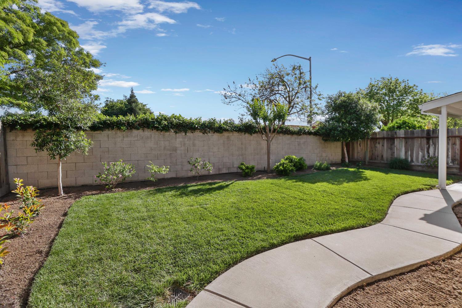 2042 Spring Blossom Ln, Turlock, CA 95382