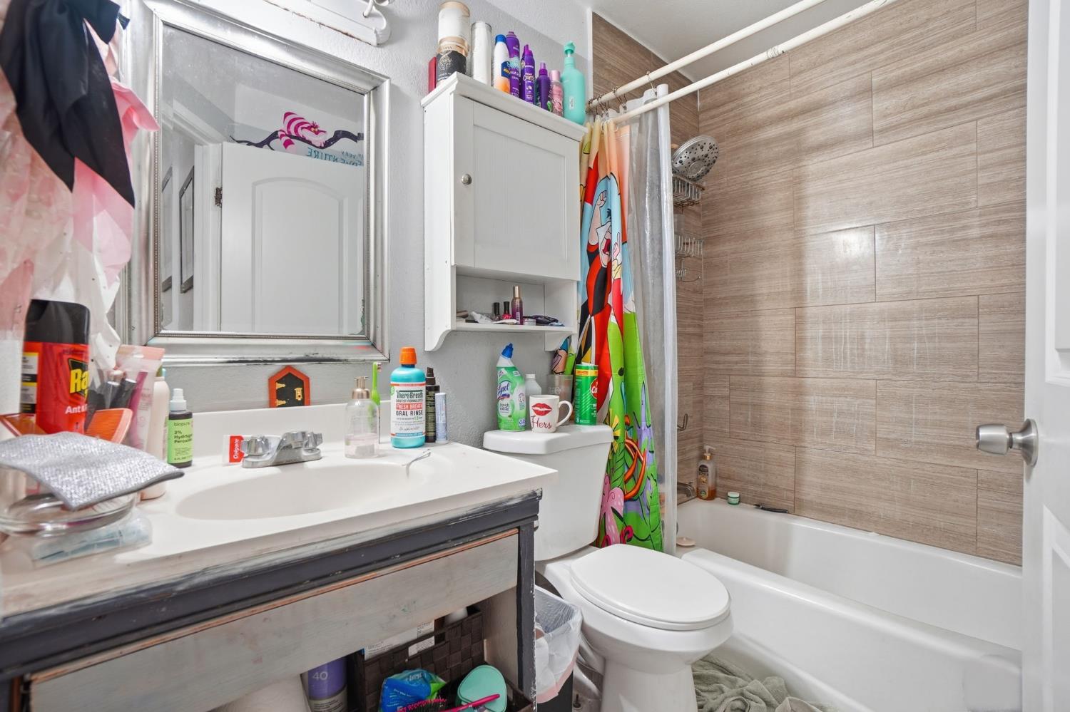 230 N 4th Ave, Oakdale, CA 95361