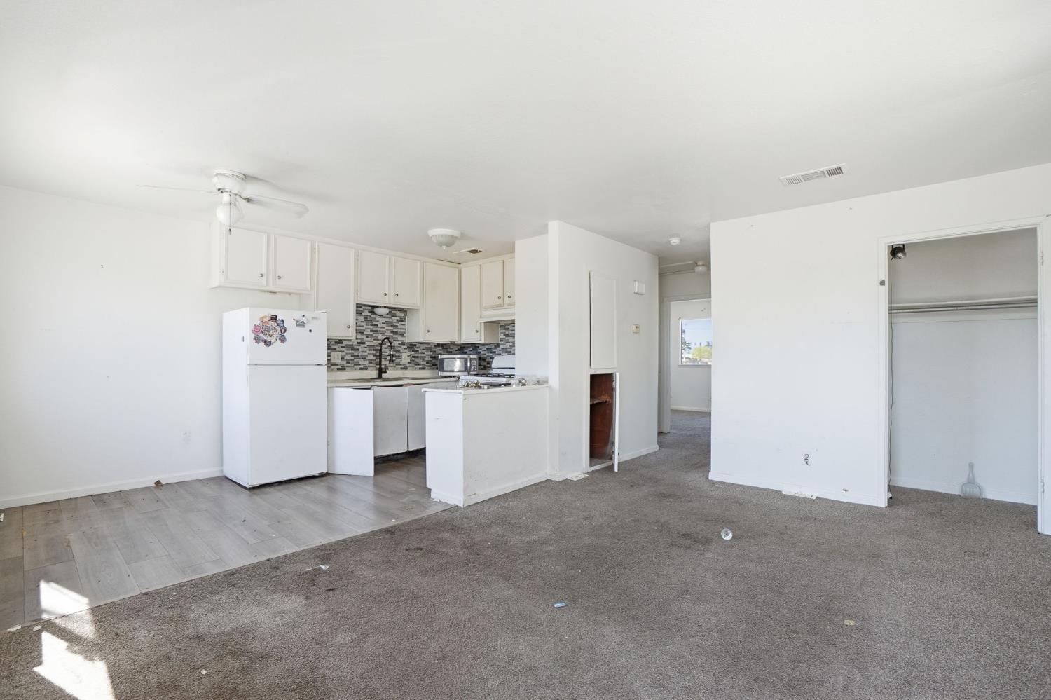 230 N 4th Ave, Oakdale, CA 95361