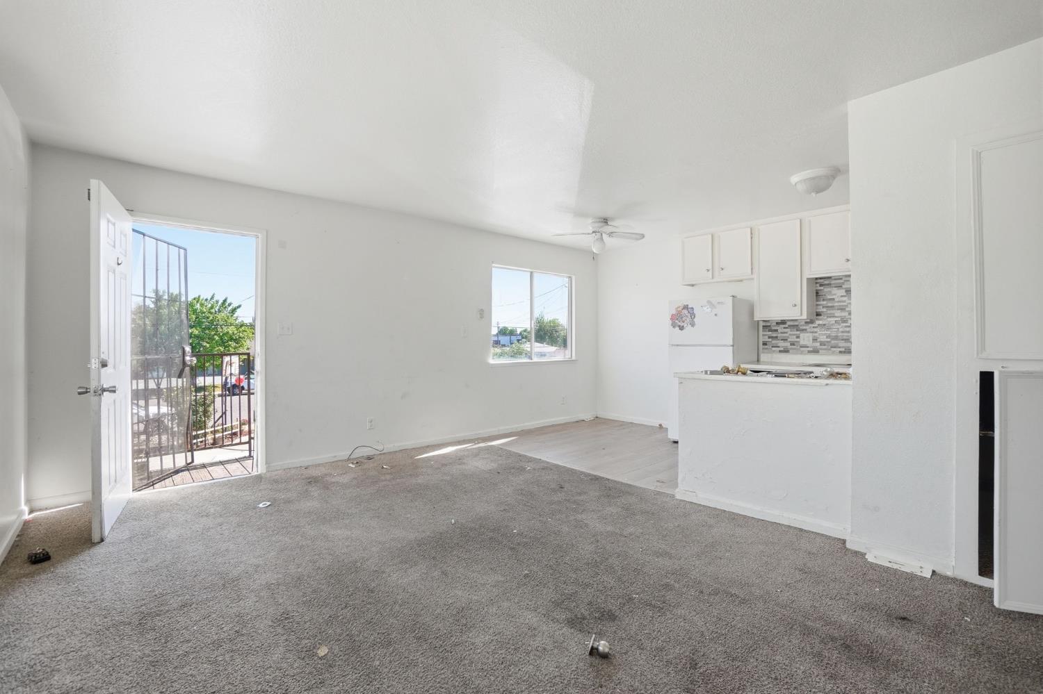 230 N 4th Ave, Oakdale, CA 95361