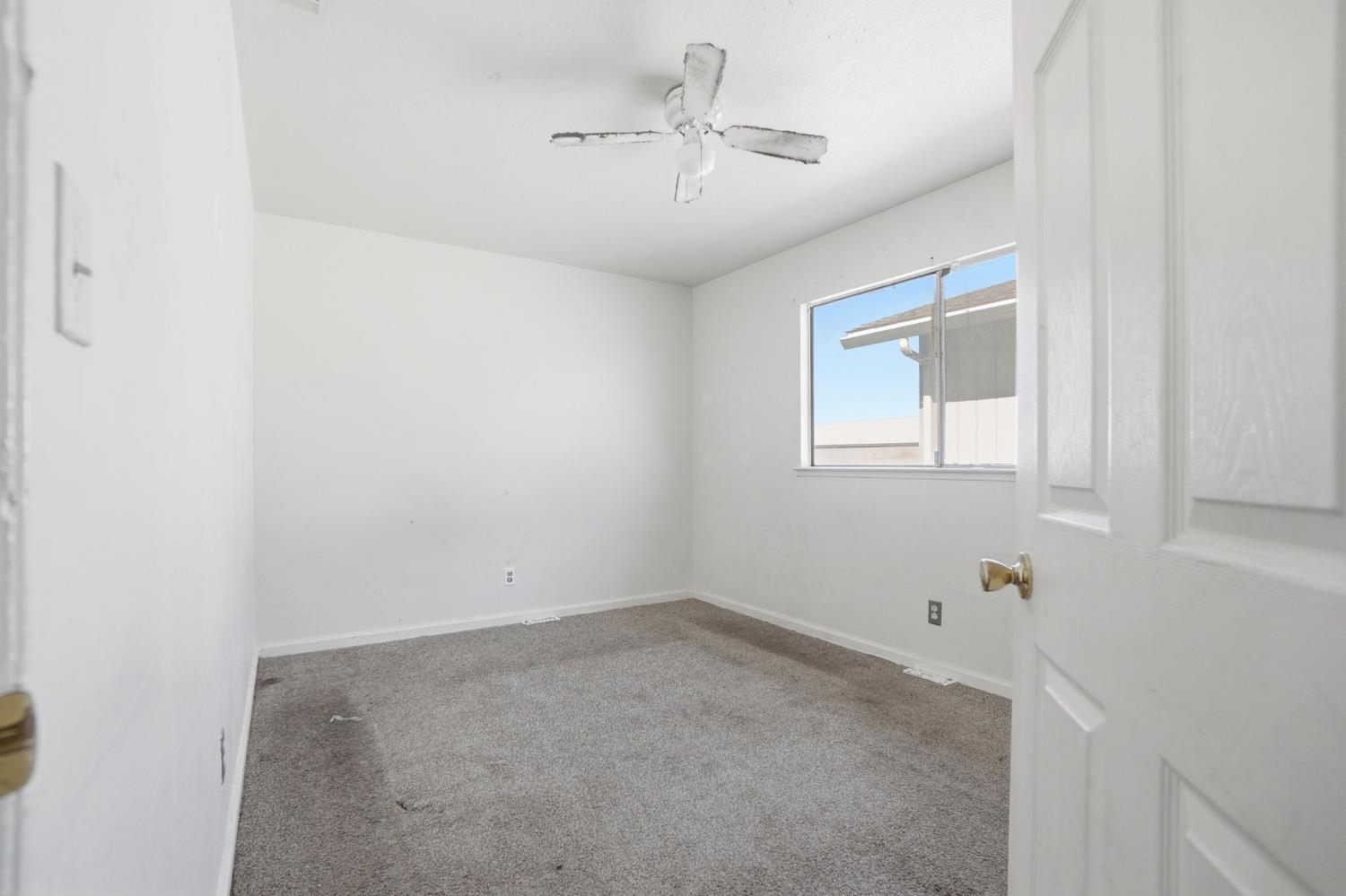 230 N 4th Ave, Oakdale, CA 95361