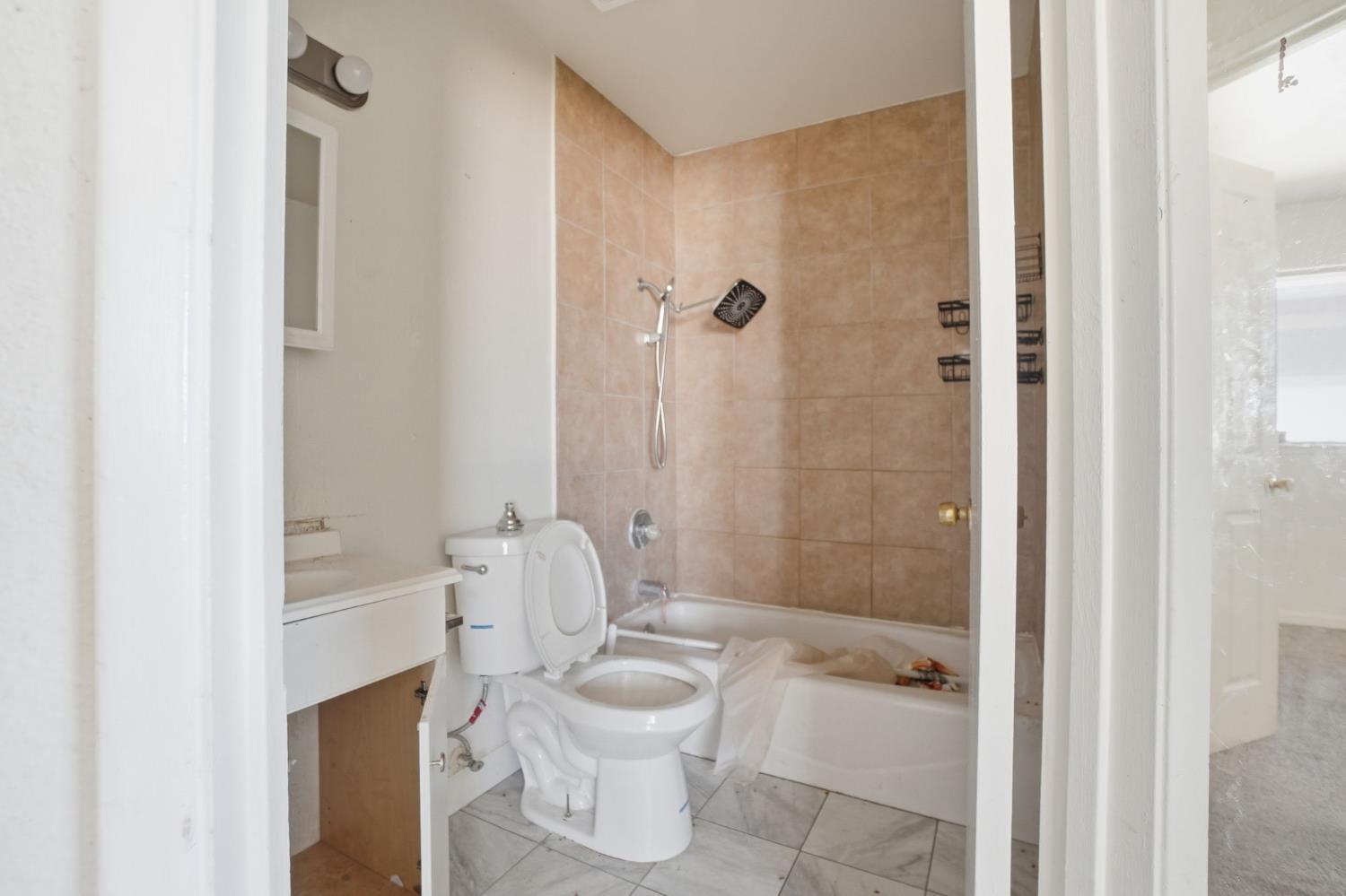 230 N 4th Ave, Oakdale, CA 95361