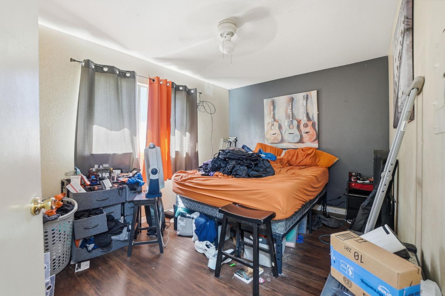 230 N 4th Ave, Oakdale, CA 95361