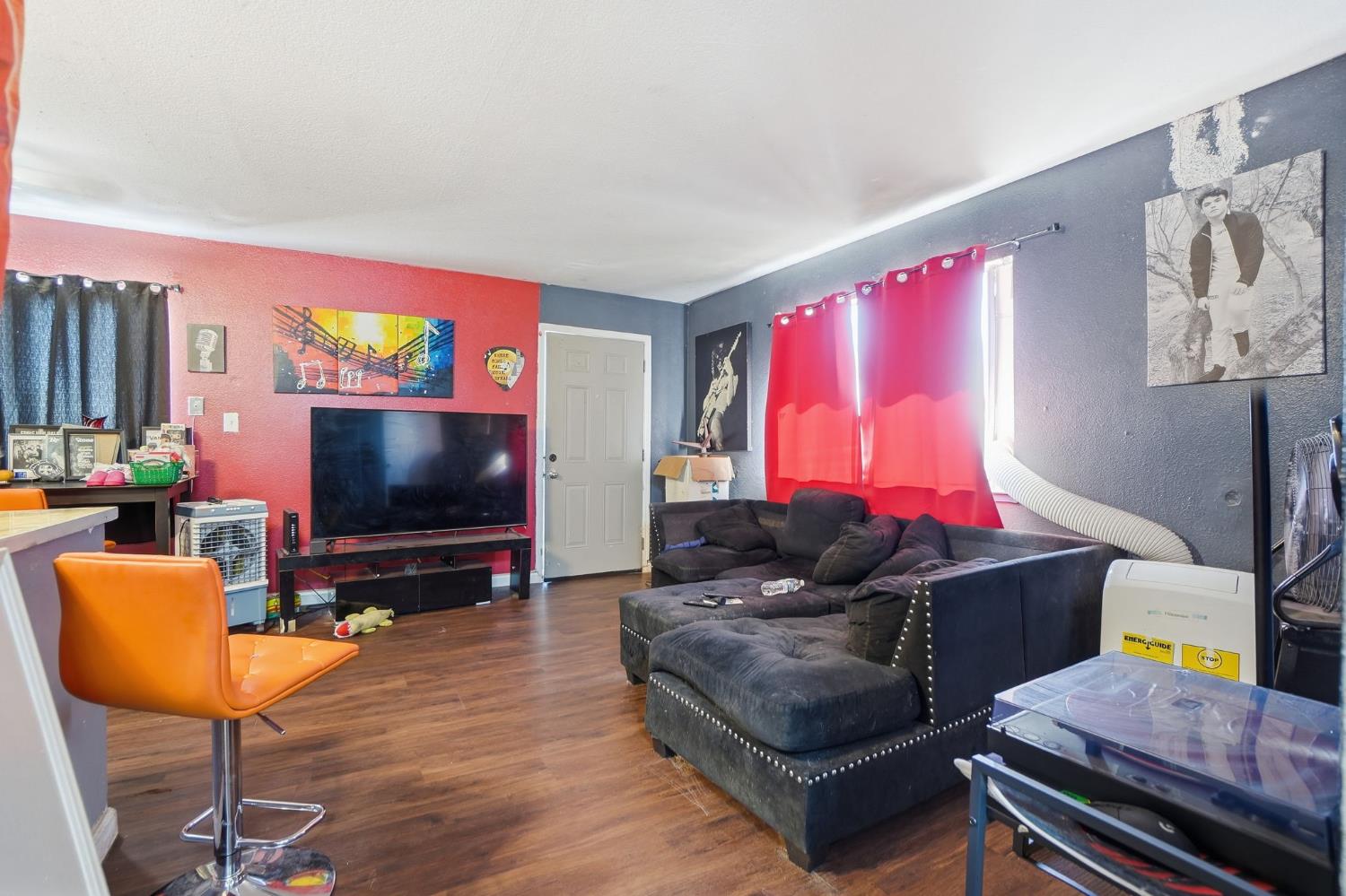 230 N 4th Ave, Oakdale, CA 95361