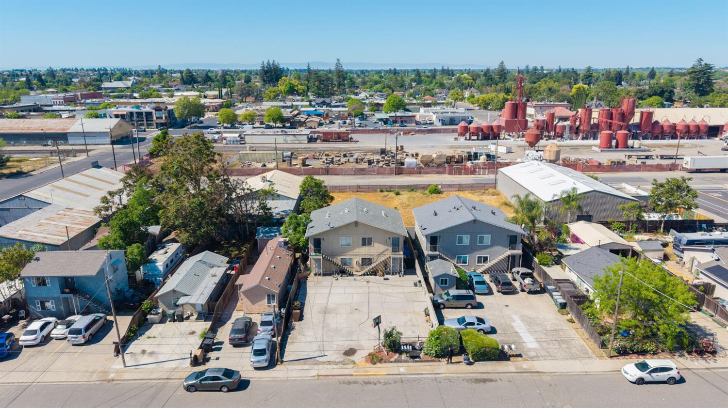 230 N 4th Ave, Oakdale, CA 95361