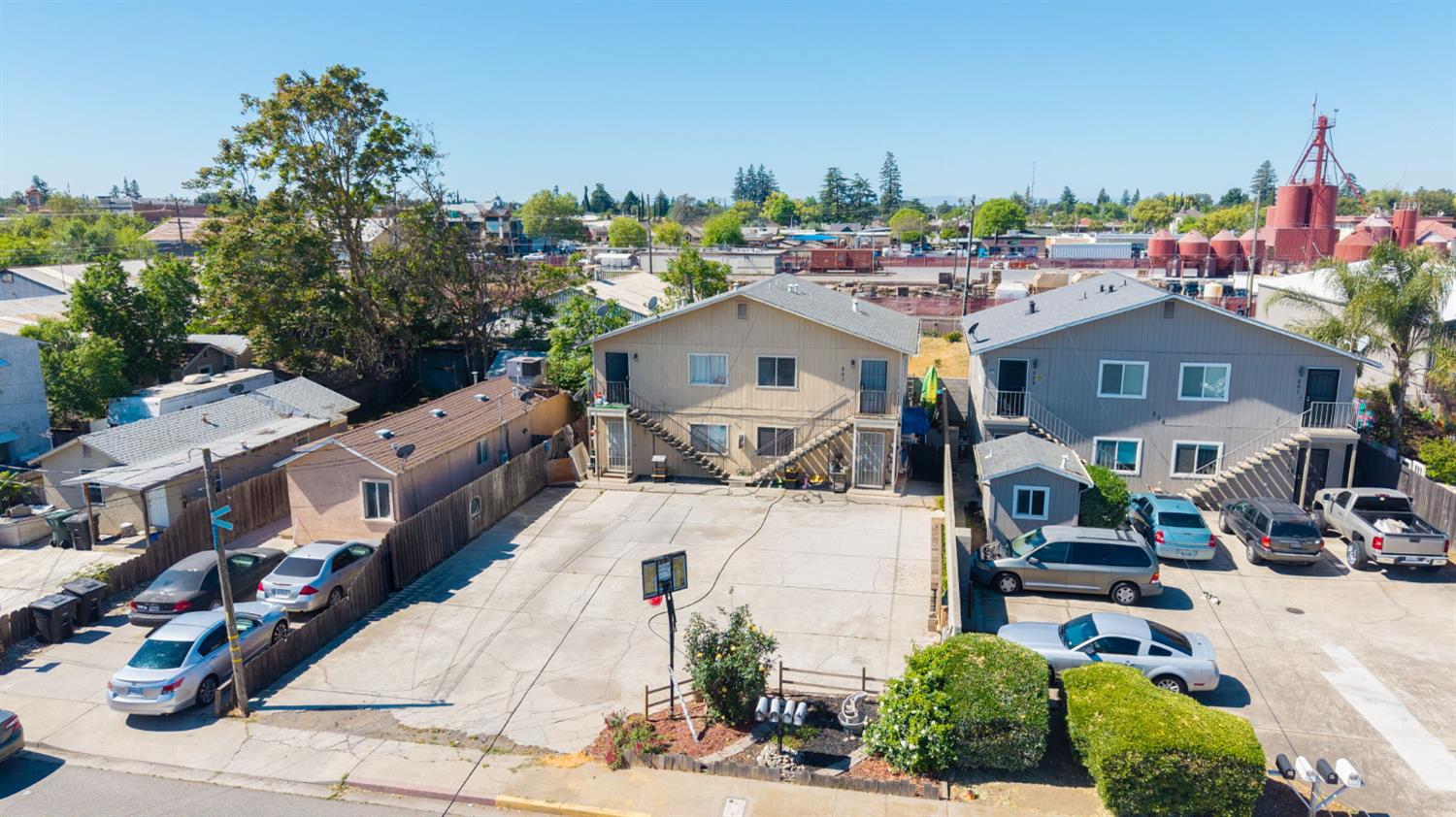 230 N 4th Ave, Oakdale, CA 95361