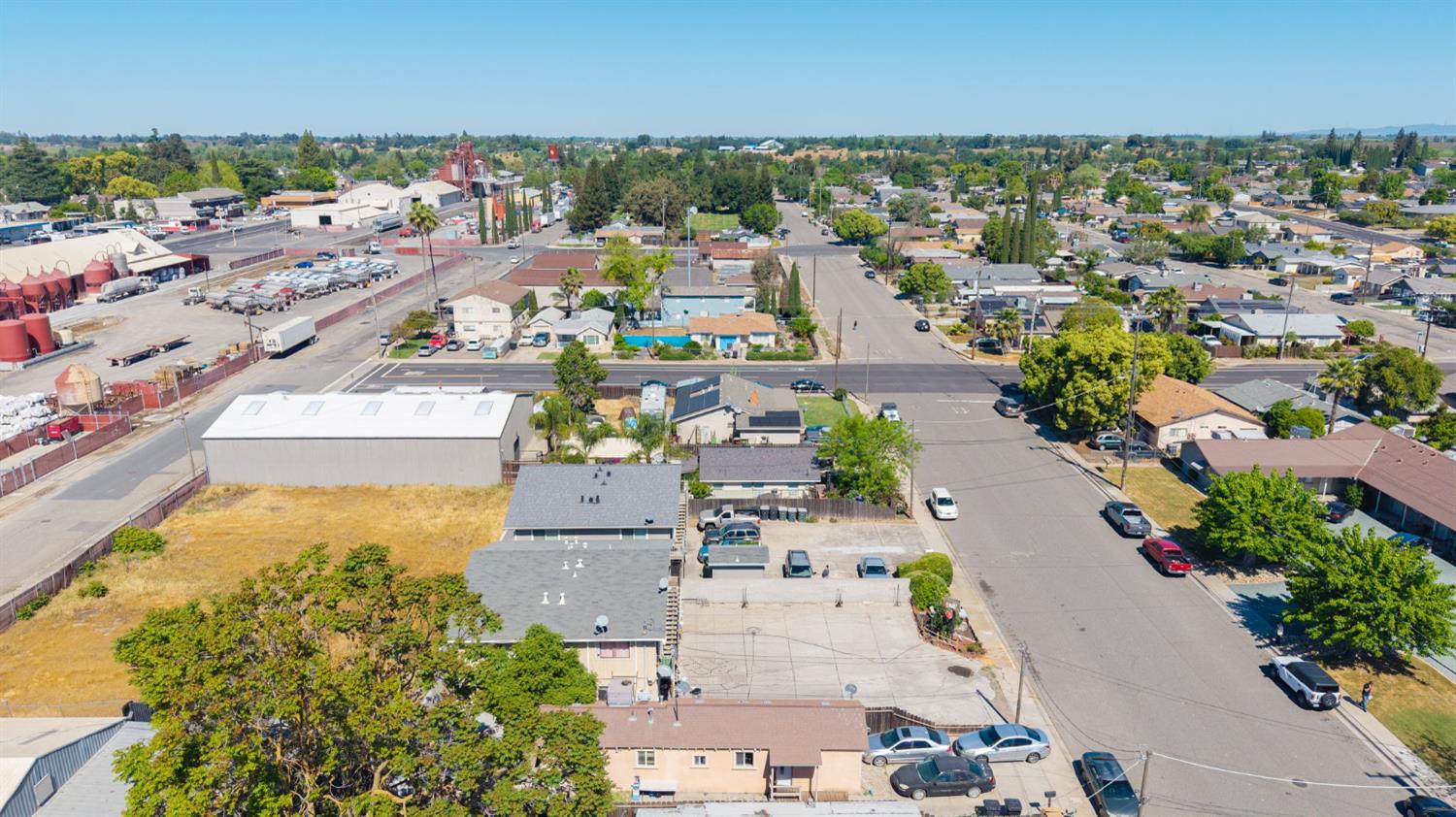 230 N 4th Ave, Oakdale, CA 95361