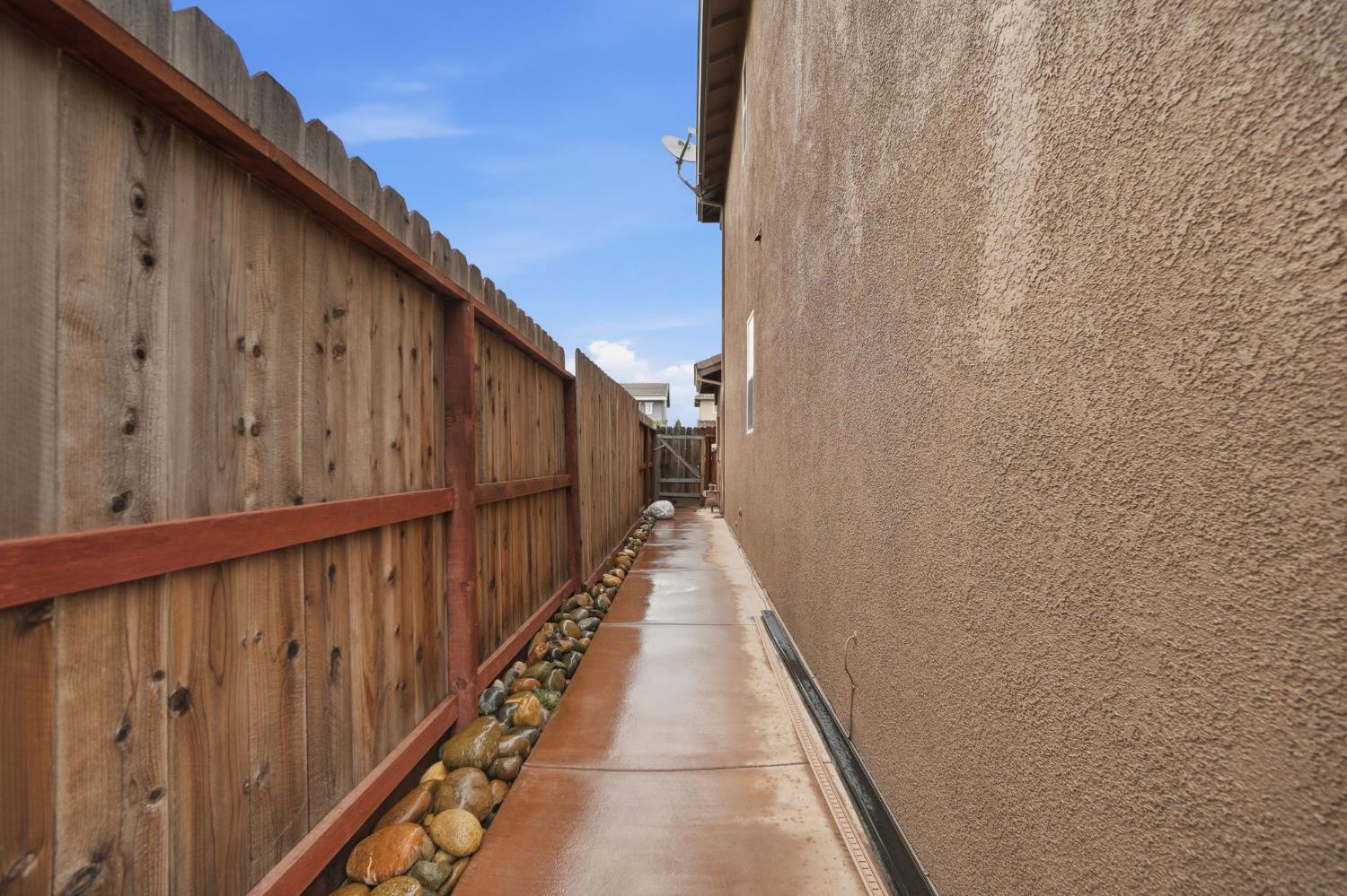 2618 Corral Way, Riverbank, CA 95367