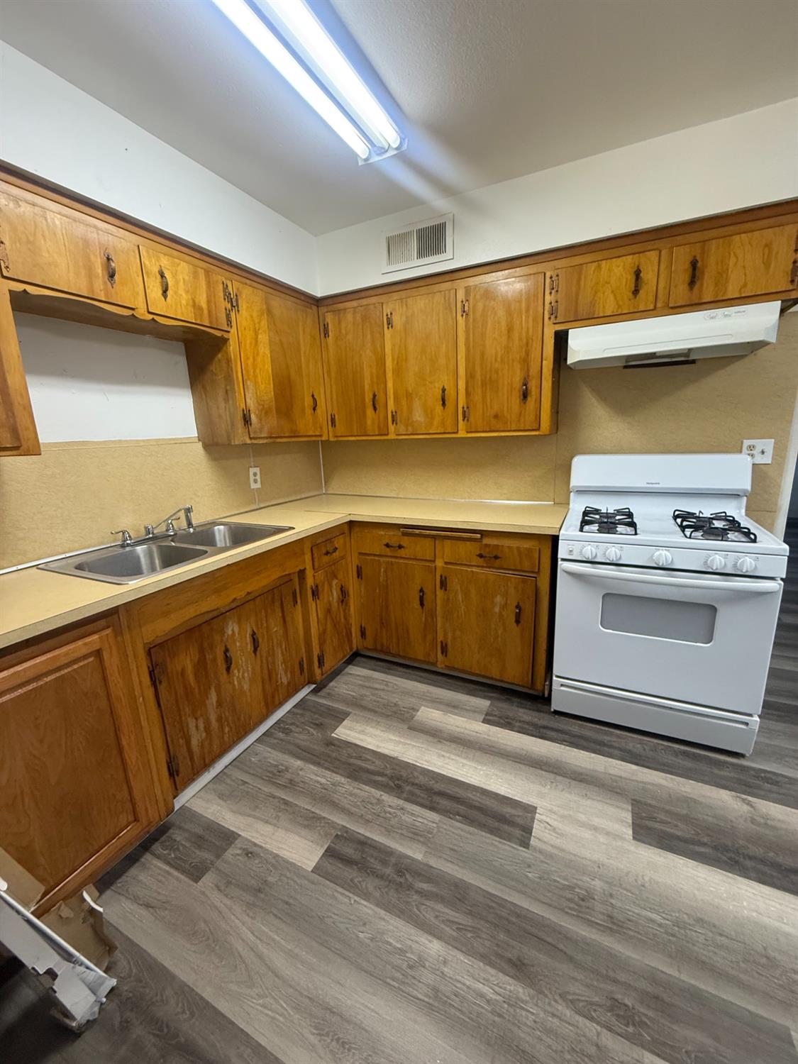 229 E St, Los Banos, CA 93635