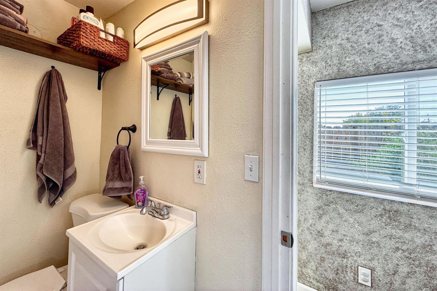 2638 Valley Dr, Atwater, CA 95301