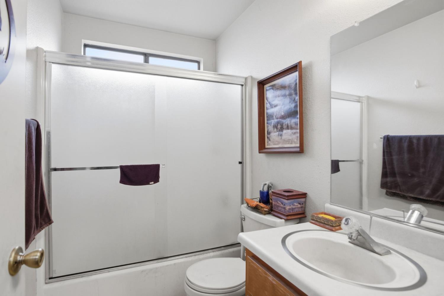 1260 Windsor Ct, Turlock, CA 95380