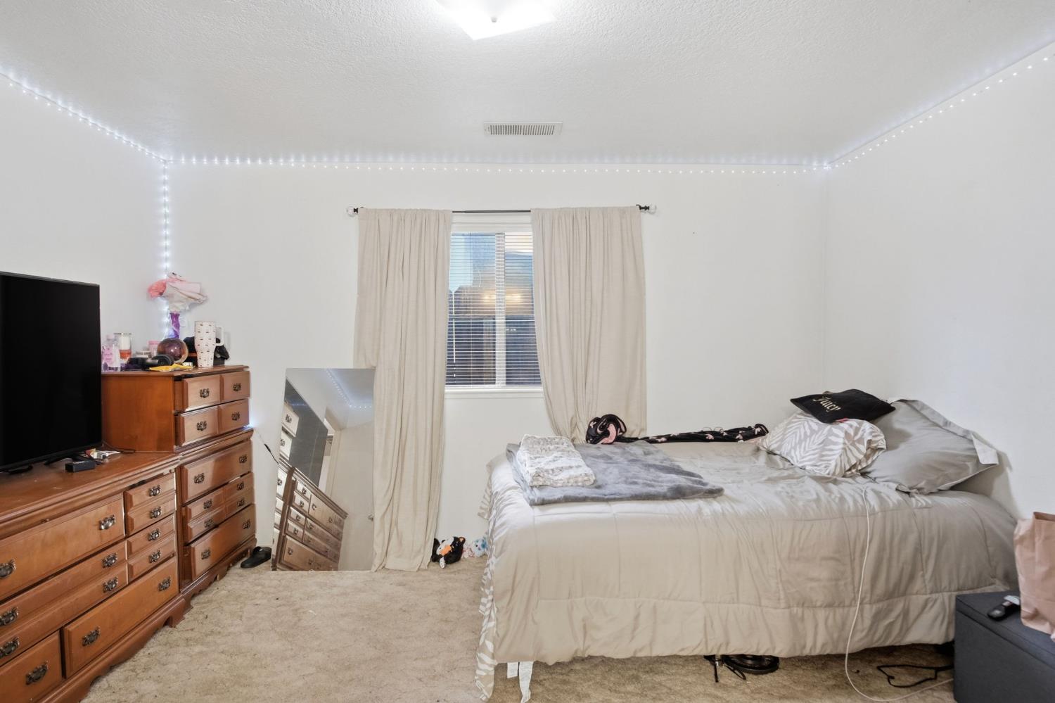 1260 Windsor Ct, Turlock, CA 95380