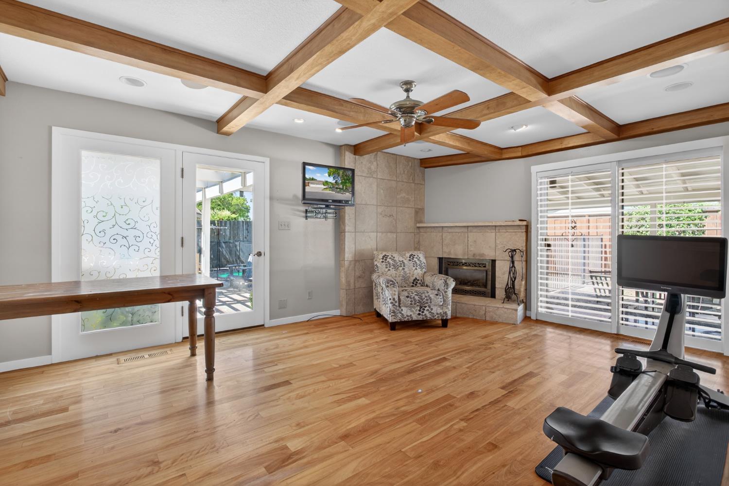 1909 Chelwood Way, Modesto, CA 95355