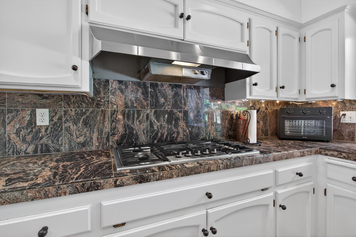 1909 Chelwood Way, Modesto, CA 95355