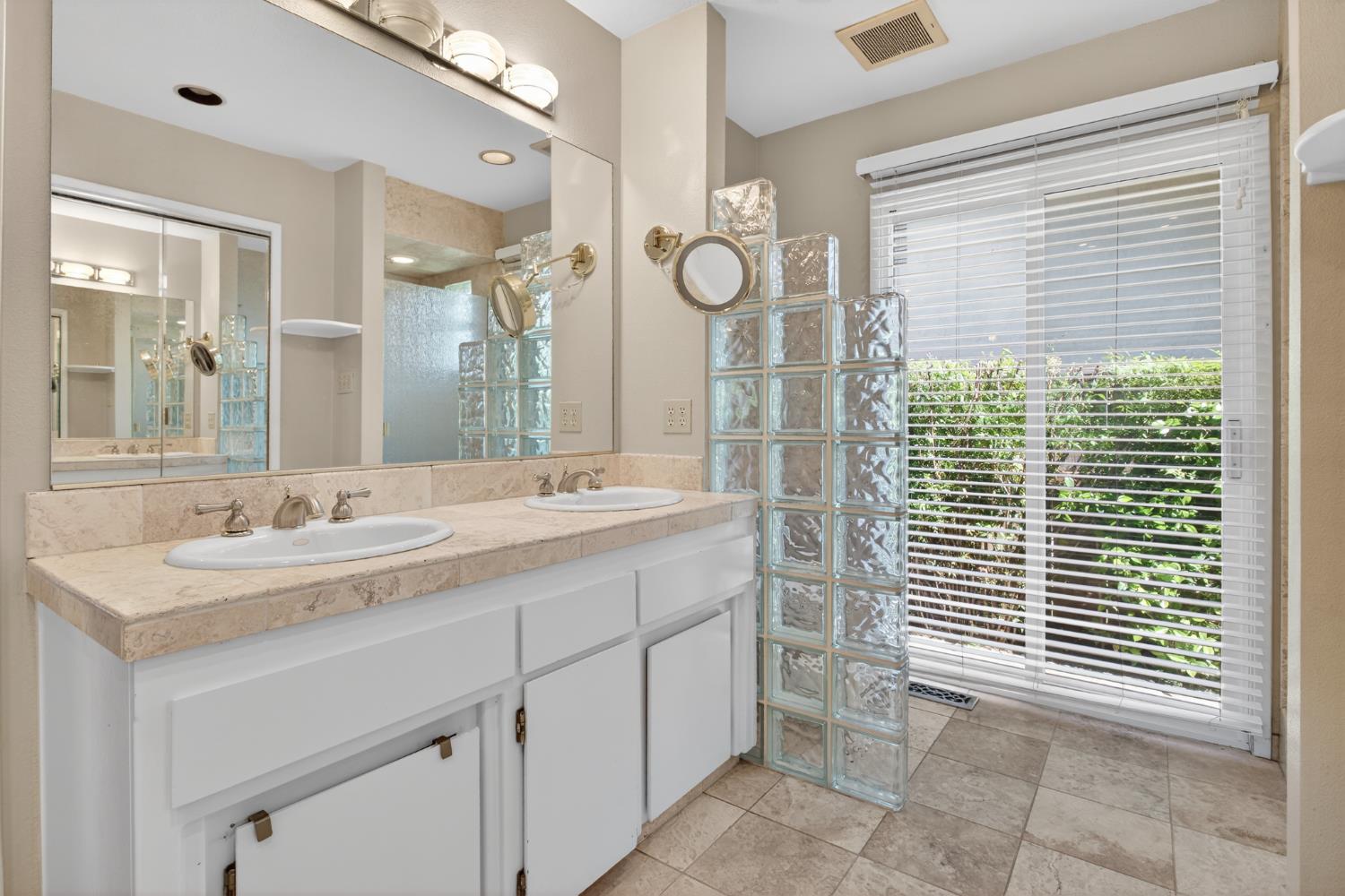 1909 Chelwood Way, Modesto, CA 95355