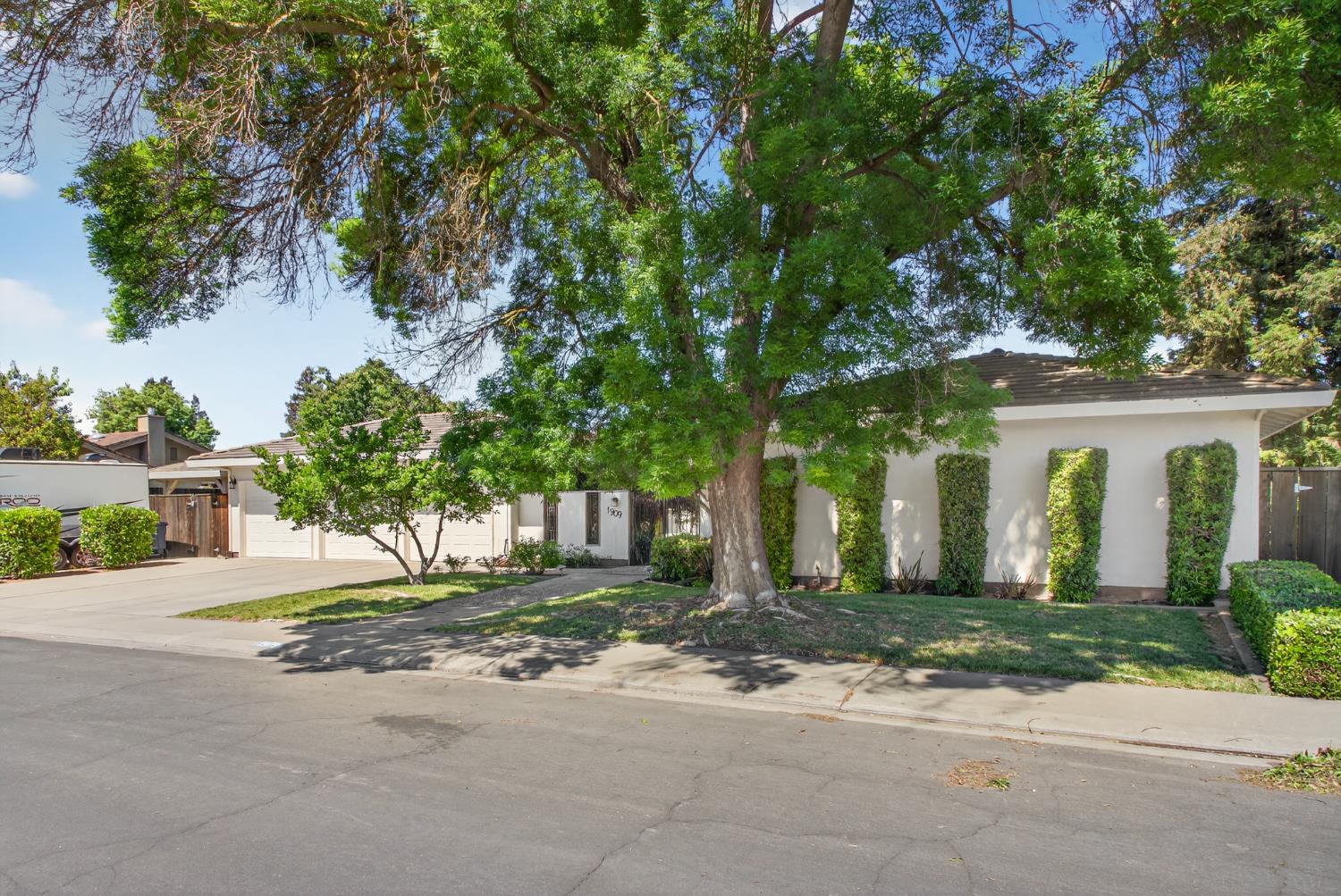 1909 Chelwood Way, Modesto, CA 95355