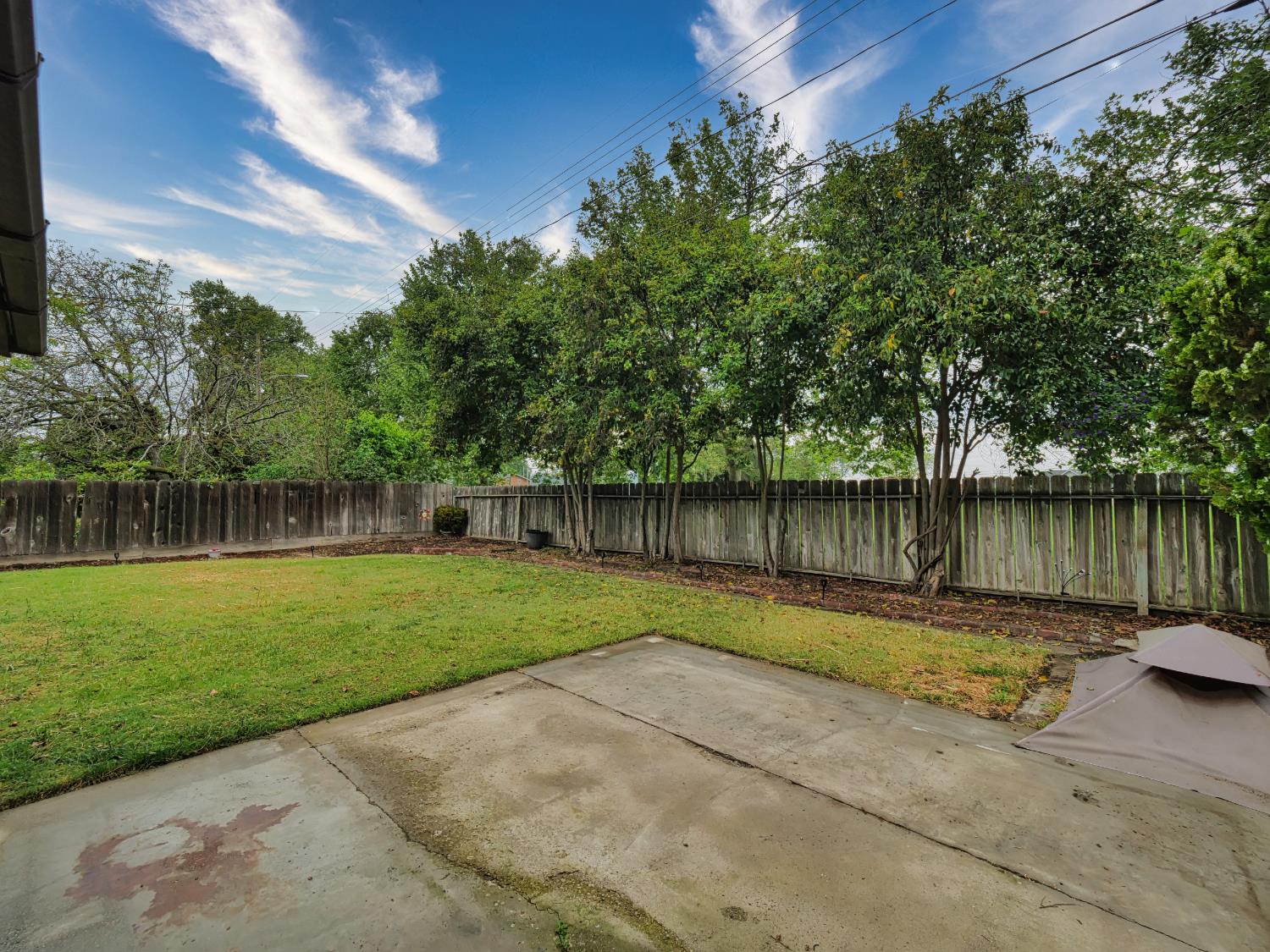 1037 Tenaya Ct, Manteca, CA 95337