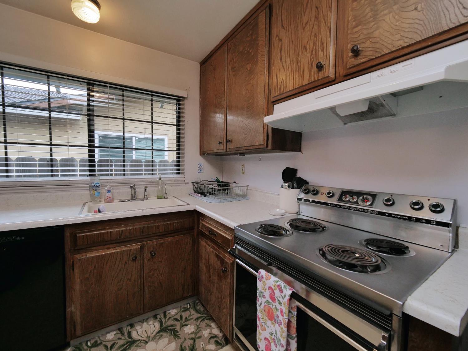 1037 Tenaya Ct, Manteca, CA 95337