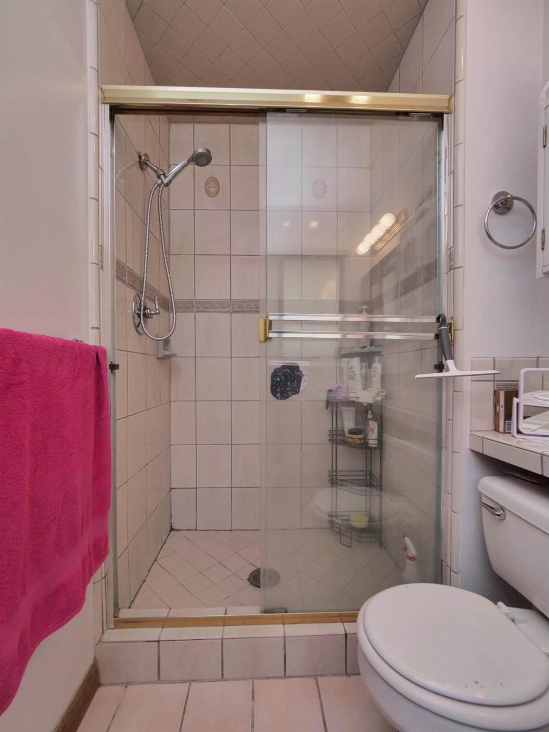 1037 Tenaya Ct, Manteca, CA 95337